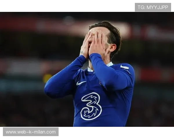 吉鲁门前混战中补射定胜负